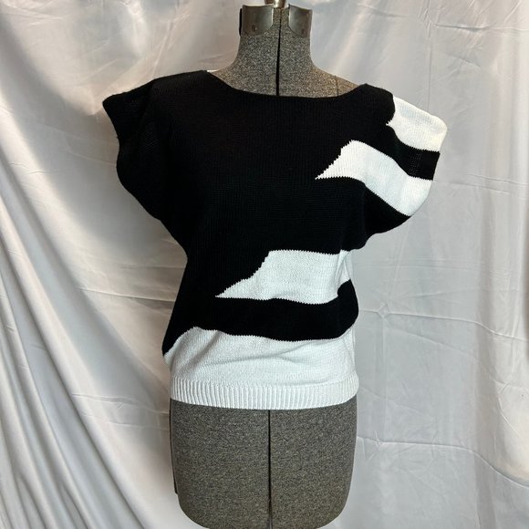 Russ Sweaters - Vintage Russ Black and White Sleeveless Sweater Size Small